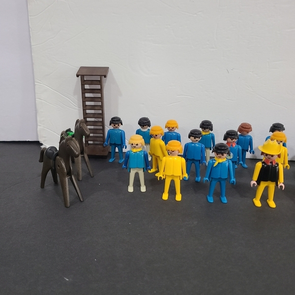 Vintage Playmobil Geobra figures lot 24 - Picture 2 of 11
